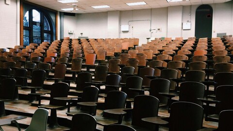 Imatge d'una aula buida